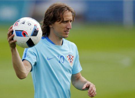 德比即将打响！枪手热刺发布对阵海报：萨卡、西蒙斯等人出镜