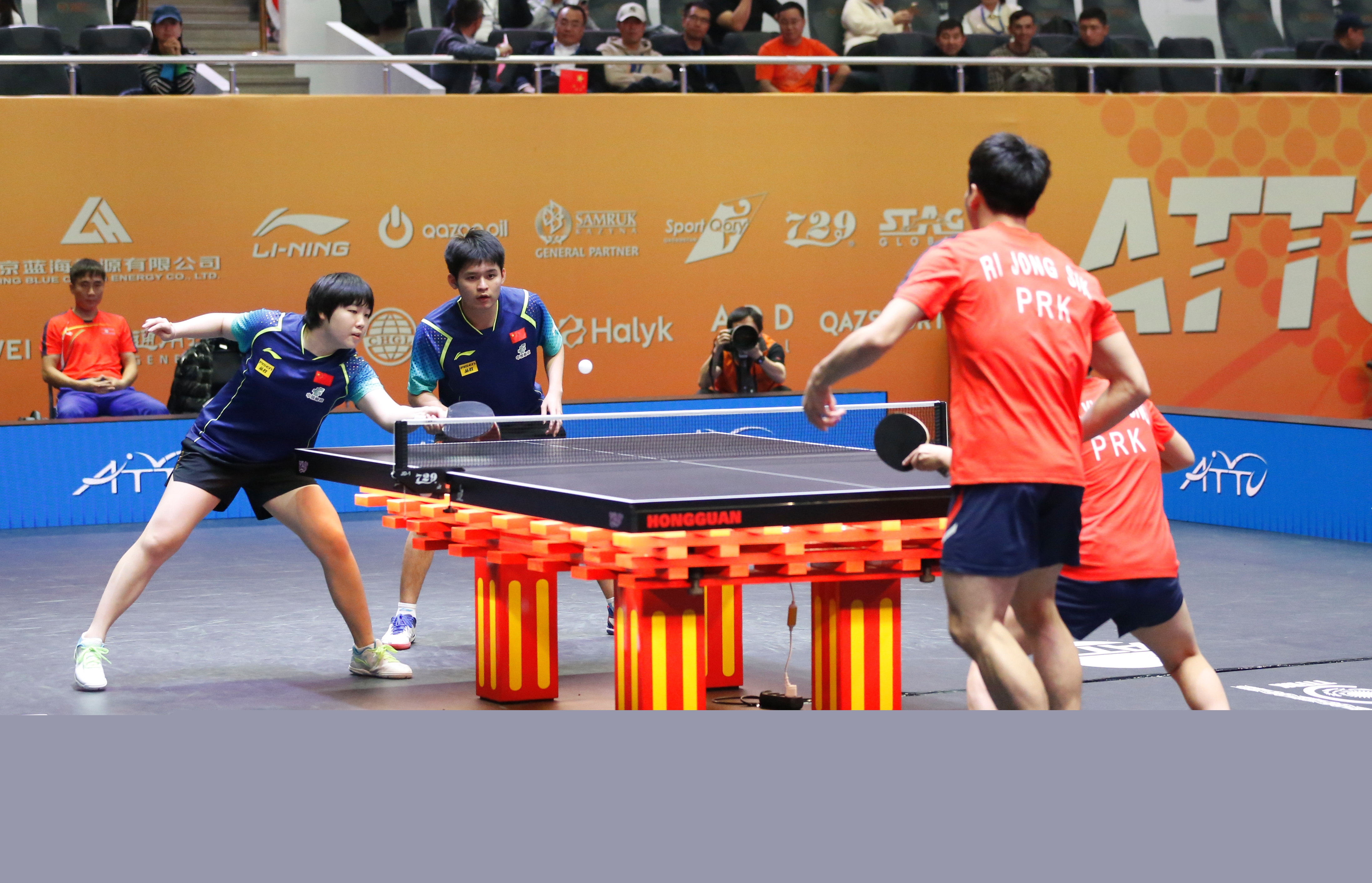 受着巨大的 受着巨大的